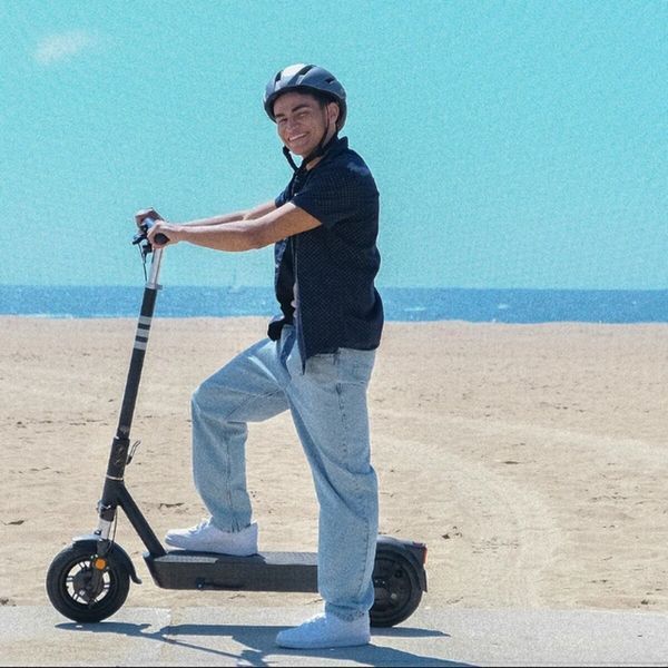 Электросамокат OKAI ES40-Blue 10", 500(1000)W, 15.6Ah, 70km, 38km\h, 25%, NFC, App, 23kg 58176 фото